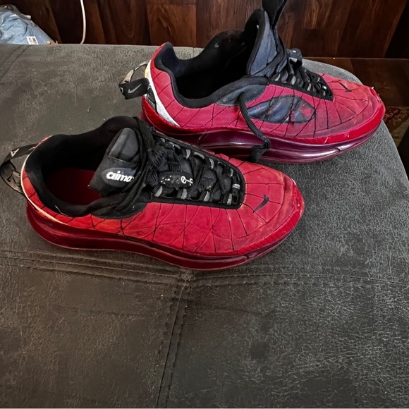 Nike Air MX-720-818 University Red/black Size 4Y - Picture 2 of 8